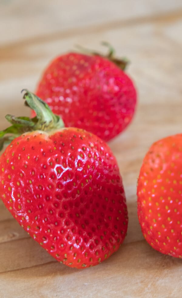 https://e5s8762easd.exactdn.com/wp-content/uploads/2021/08/how-to-keep-strawberries-fresh-3.jpg?strip=all&lossy=1&resize=600%2C984&ssl=1