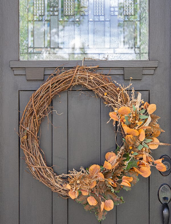 How to make a gorgeous DIY fall eucalyptus wreath, perfect for welcoming friends to your home. It is stylish and is such a statement piece.