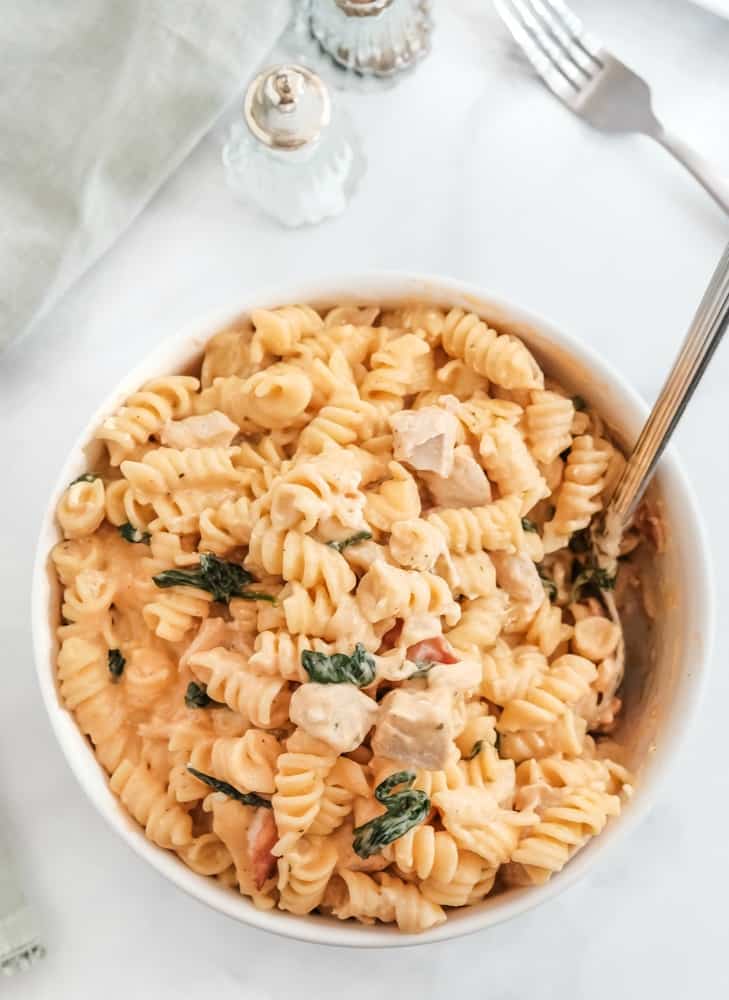 Over 40 easy pasta dinner ideas and recipes that are perfect for busy weeknights or slow weekend evenings.  Get these these pasta recipes now