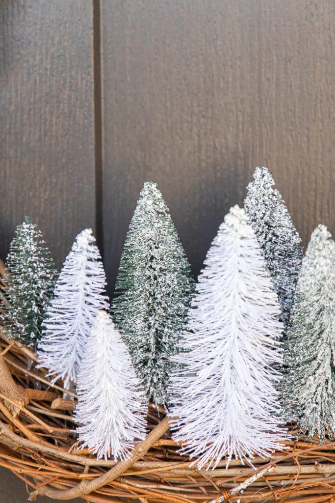 https://e5s8762easd.exactdn.com/wp-content/uploads/2022/11/bottlebrush-Christmas-tree-wreath-6-683x1024.jpg?strip=all&lossy=1&ssl=1