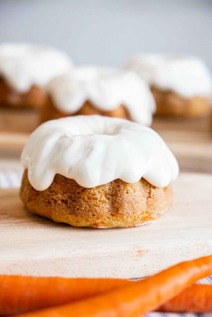 Mini bundt carrot cakes with the recipe