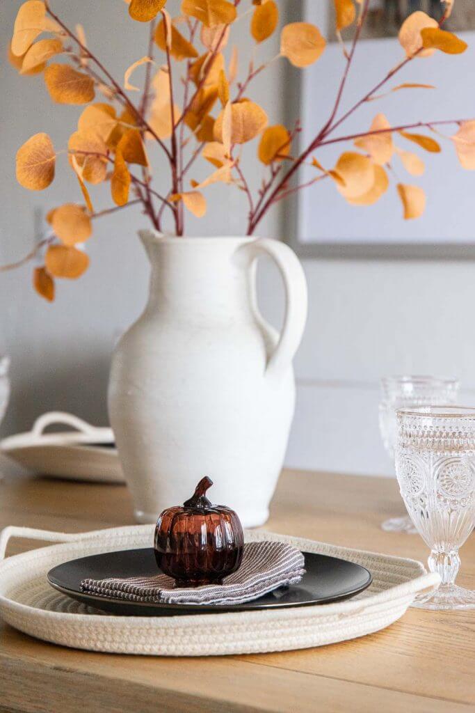 Affordable fall table decor ideas using Target dollar spot decor items! Run dont walk to get some of these amazing pieces!
