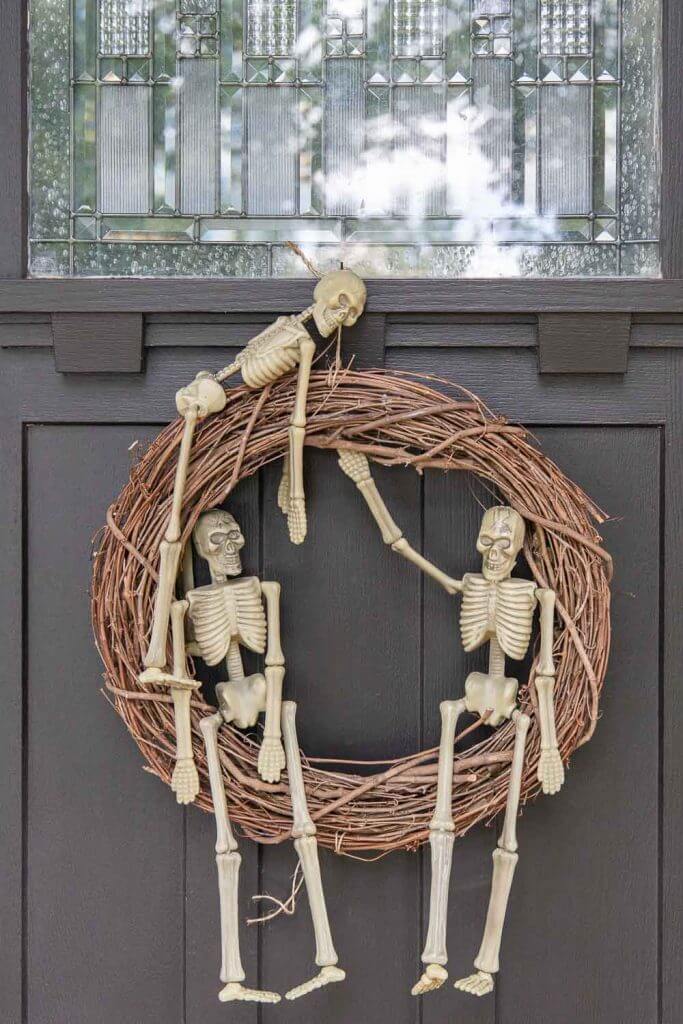 How to make a Halloween wreath using dollar store skeletons! This is a super easy Halloween wreath DIY tutorial.