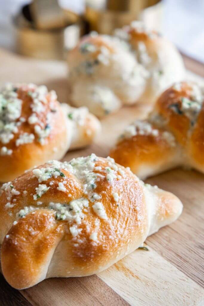 This super easy garlic knots recipe with fresh herbs and parmesan is a sure fire hit! Make these in 1 hour and enjoy every last bite!