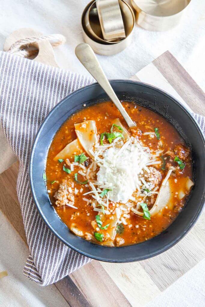 Make this easy lasagne soup on a busy weeknight or a cozy day indoors. It’s so easy to make and the flavor is amazing. It has spicy Italian sausage and broken lasagne noodles. The combination with herbs like rosemary, basil and oregano gives this the ultimate flavor too! Did I say it can be made in 30 minutes?