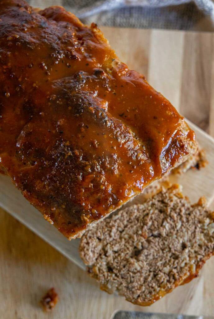 This easy quaker oats meatloaf recipe is the perfect weeknight meal! This is a gluten free meatloaf recipe as well, full of flavor and so comforting.