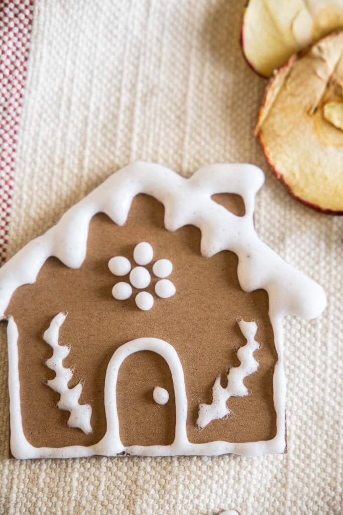 Puffy Paint Gingerbread Horse Craft - The Gingerbread Pony