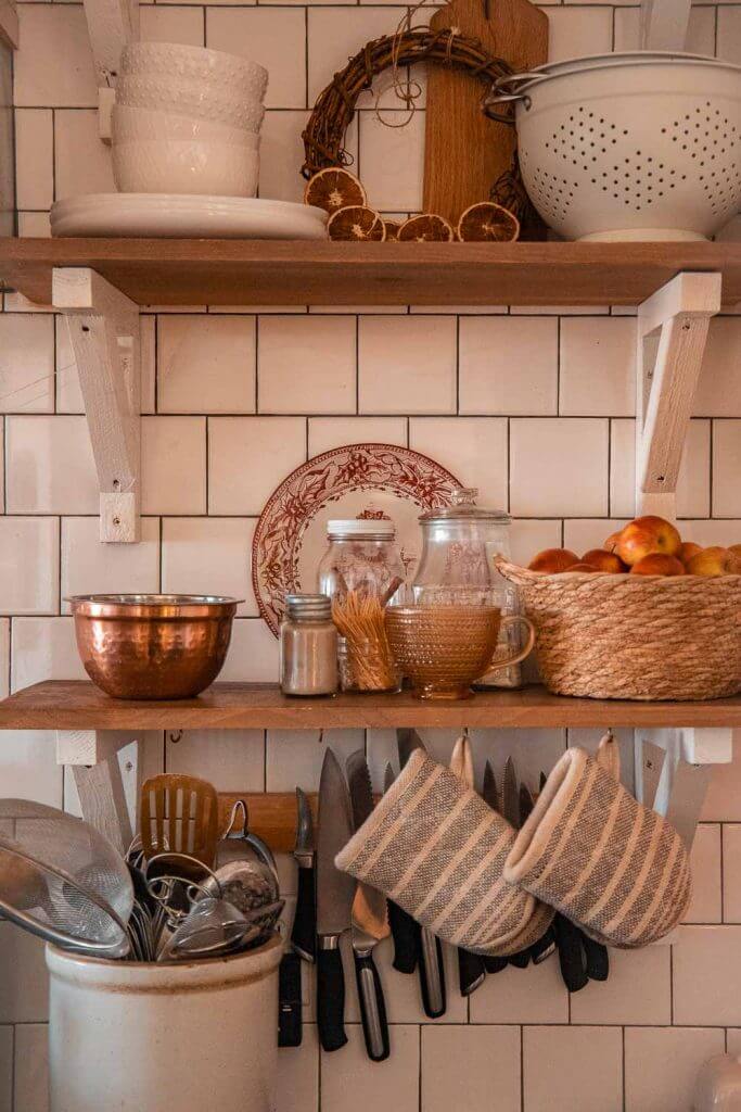 https://e5s8762easd.exactdn.com/wp-content/uploads/2023/11/handmade-holiday-kitchen-decor-7-683x1024.jpg?strip=all&lossy=1&ssl=1