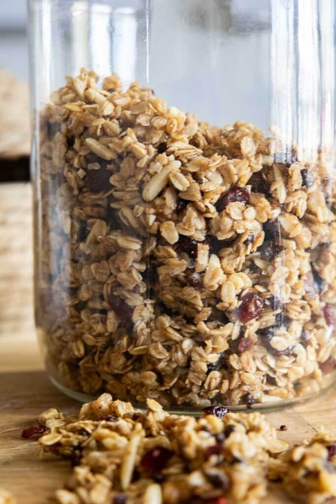 How to make easy homemade granola. Granola is so easy to make and can be customized according to your dietary needs.