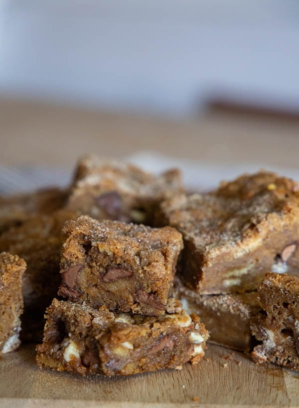 These pumpkin blondies are the perfect fall treat! With Golden Oreos, milk chocolate chips, white chocolate chips and a tender and moist pumpkin cookie base it is the most addicting dessert!